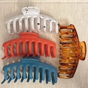 Set of 4 (four) claw clips